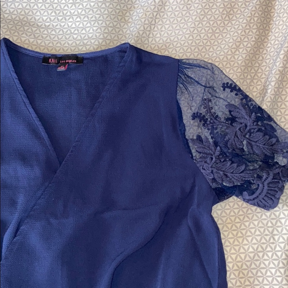 Women’s Top- Lace Sleeves